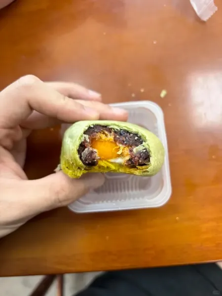 老爸说，这个月饼好吃下次多给我带几个